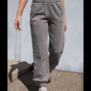Brandy Melville John Galt Rosa New York Sweatpants